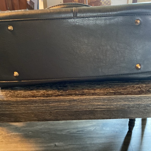 Ladies black leather faux BCBG bag from Paris - Picture 8 of 9